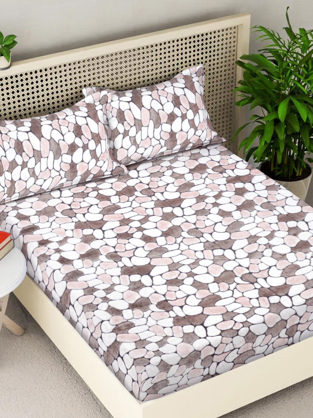 FABINALIV Brown & White Abstract Printed Woolen King Bedsheet Set 2.50 m x  2.25 m