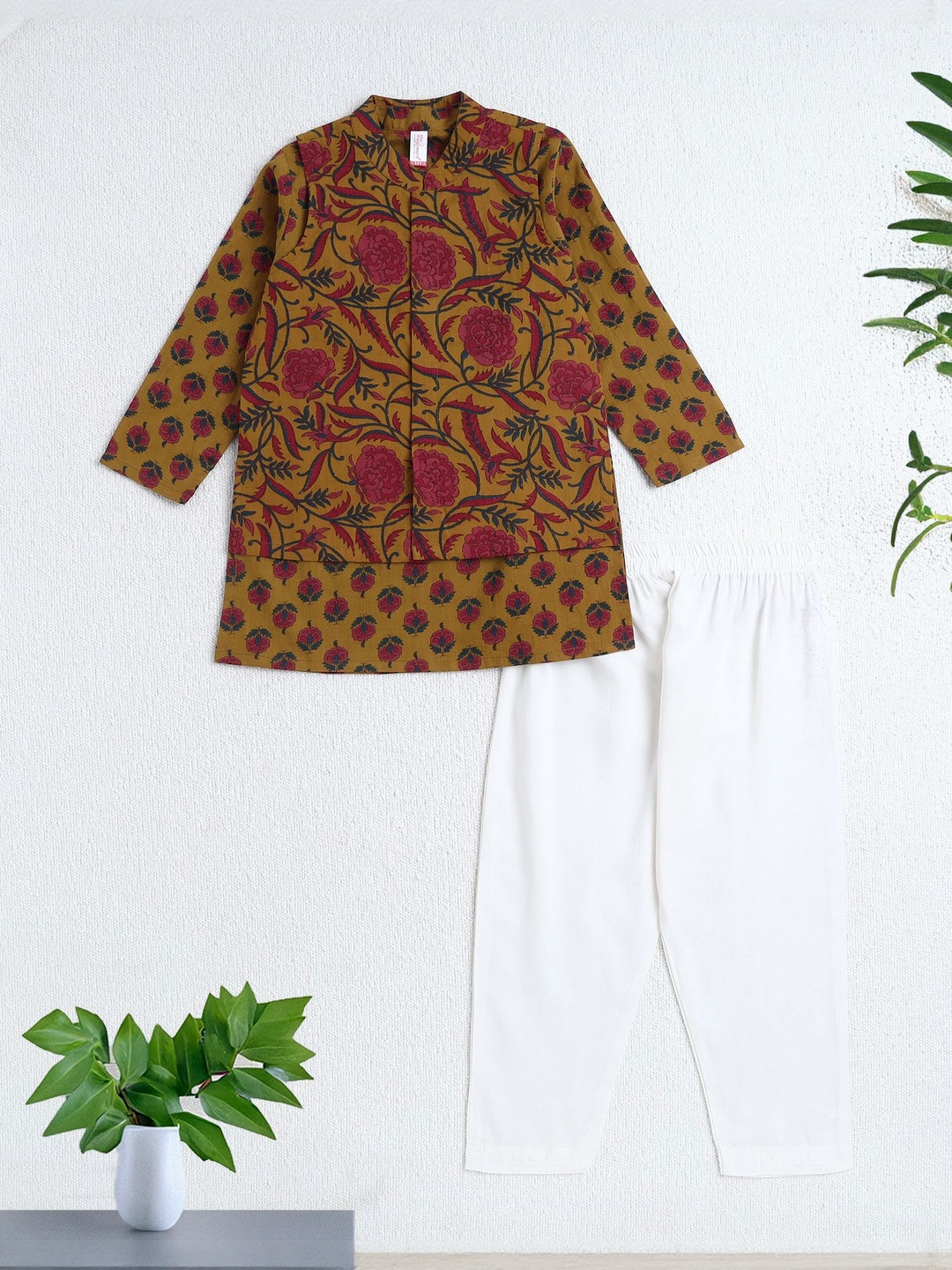 The Magic Wand Boys Floral Printed Regular Pure Cotton Kurta With Pyjamas