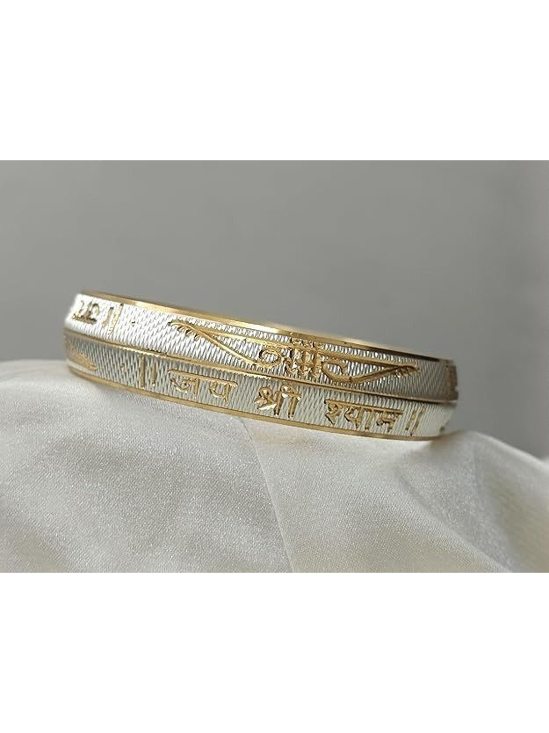 Lovemi Movements Women Bangle-Style Bracelet