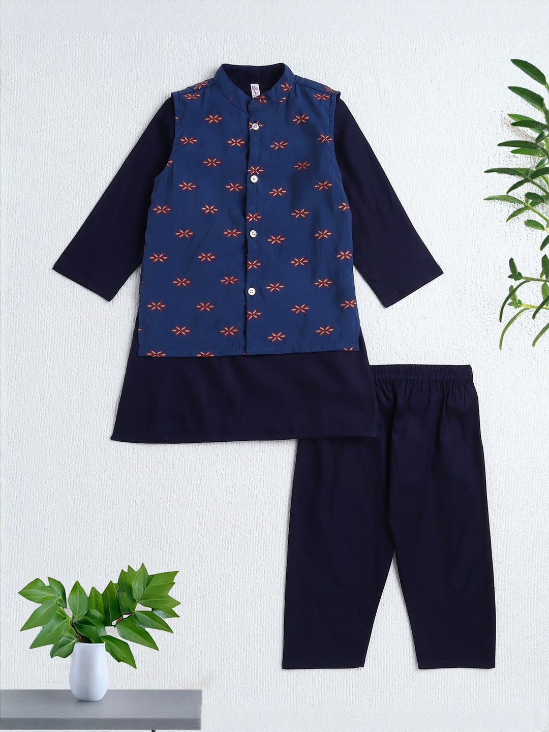 The Magic Wand Boys Mandarin Collar Pure Cotton Kurta With Pyjamas & Nehru Jacket