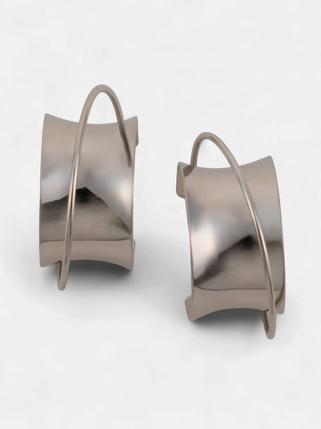 SOHI Silver-Plated The Chunky-Orbiter Contemporary Half Hoop Earrings