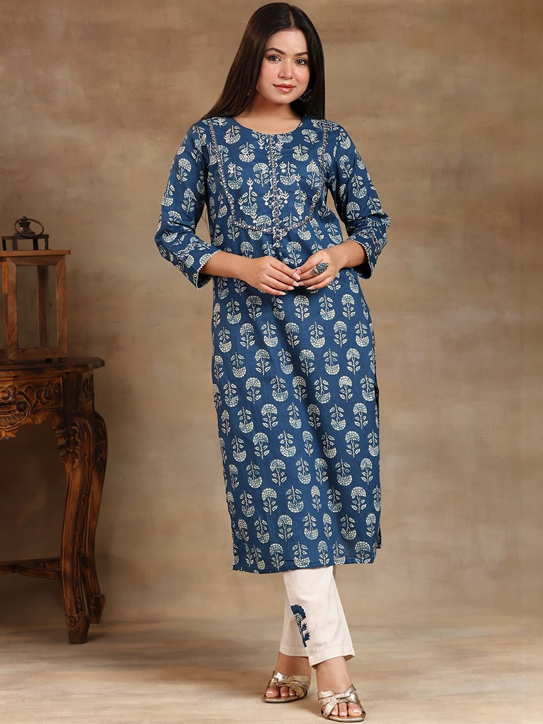 ARAVALII Floral Printed Mirror Work Pure Cotton Screen Kurta With Trousers