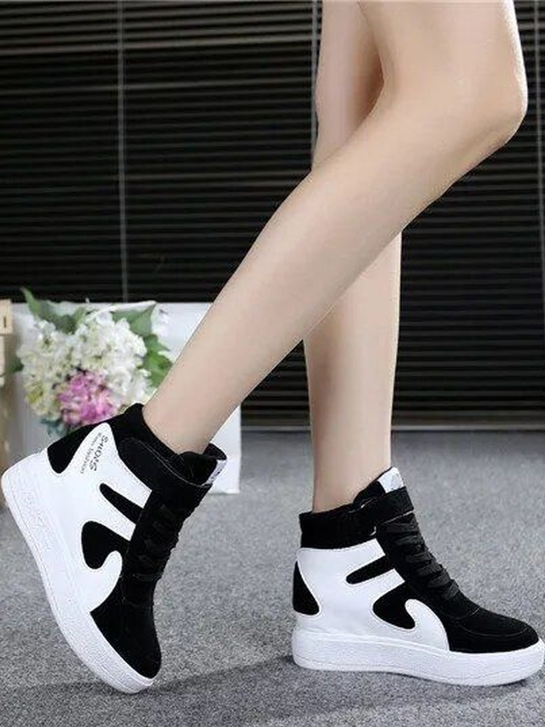 MONRSH Women Lace-Up Round Toe Sneakers