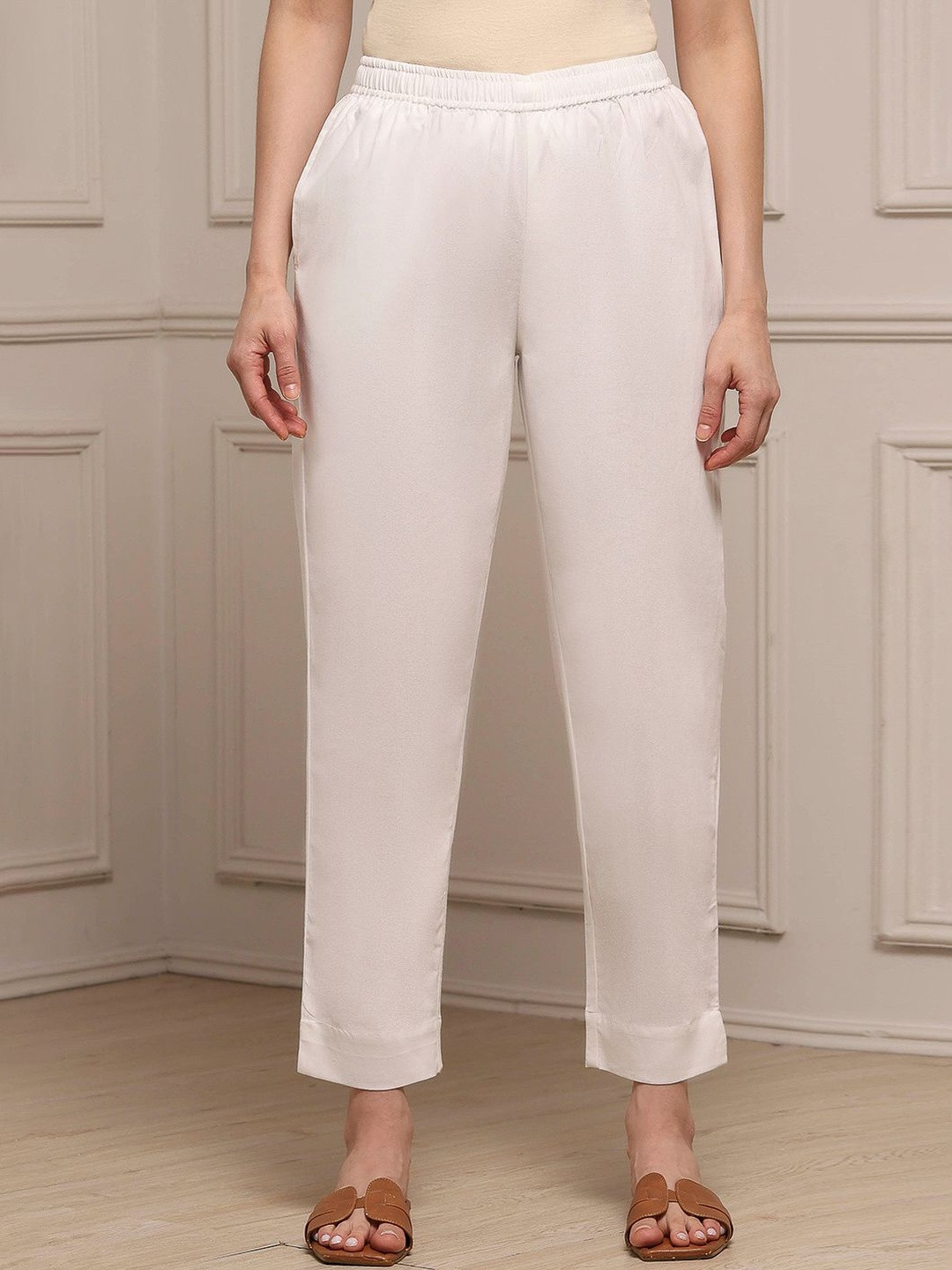 Biba Women Solid Regular Fit Mid-Rise Cotton Crop Trousers