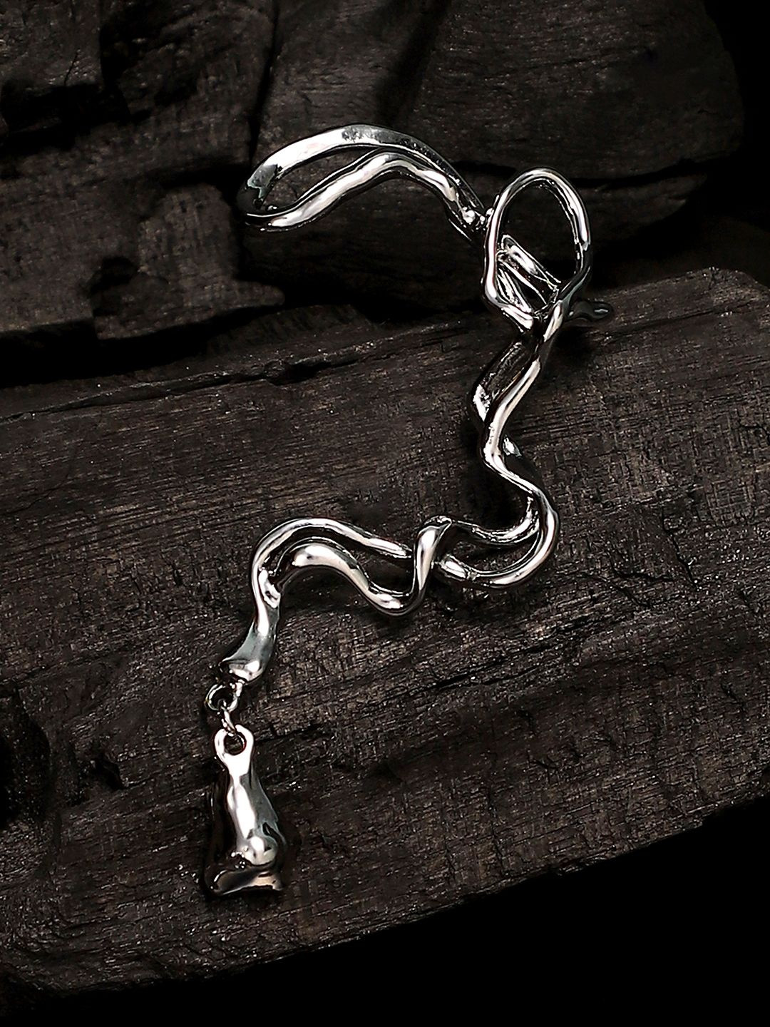 SOHI Silver-Plated The Tangle Contemporary Ear Cuff Earring