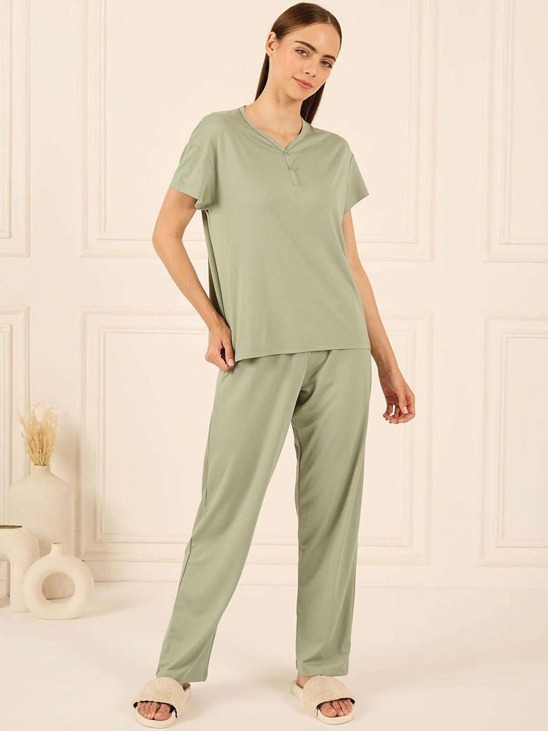 Sweet Dreams V-Neck Short Sleeves Night suit