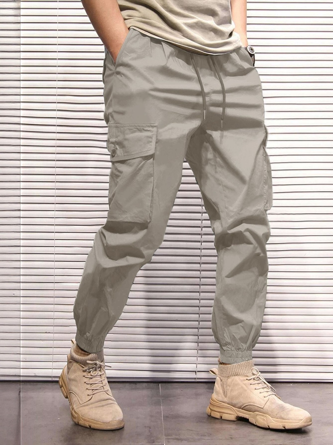 VOOTER Men Relaxed Pleated Cargos Trousers