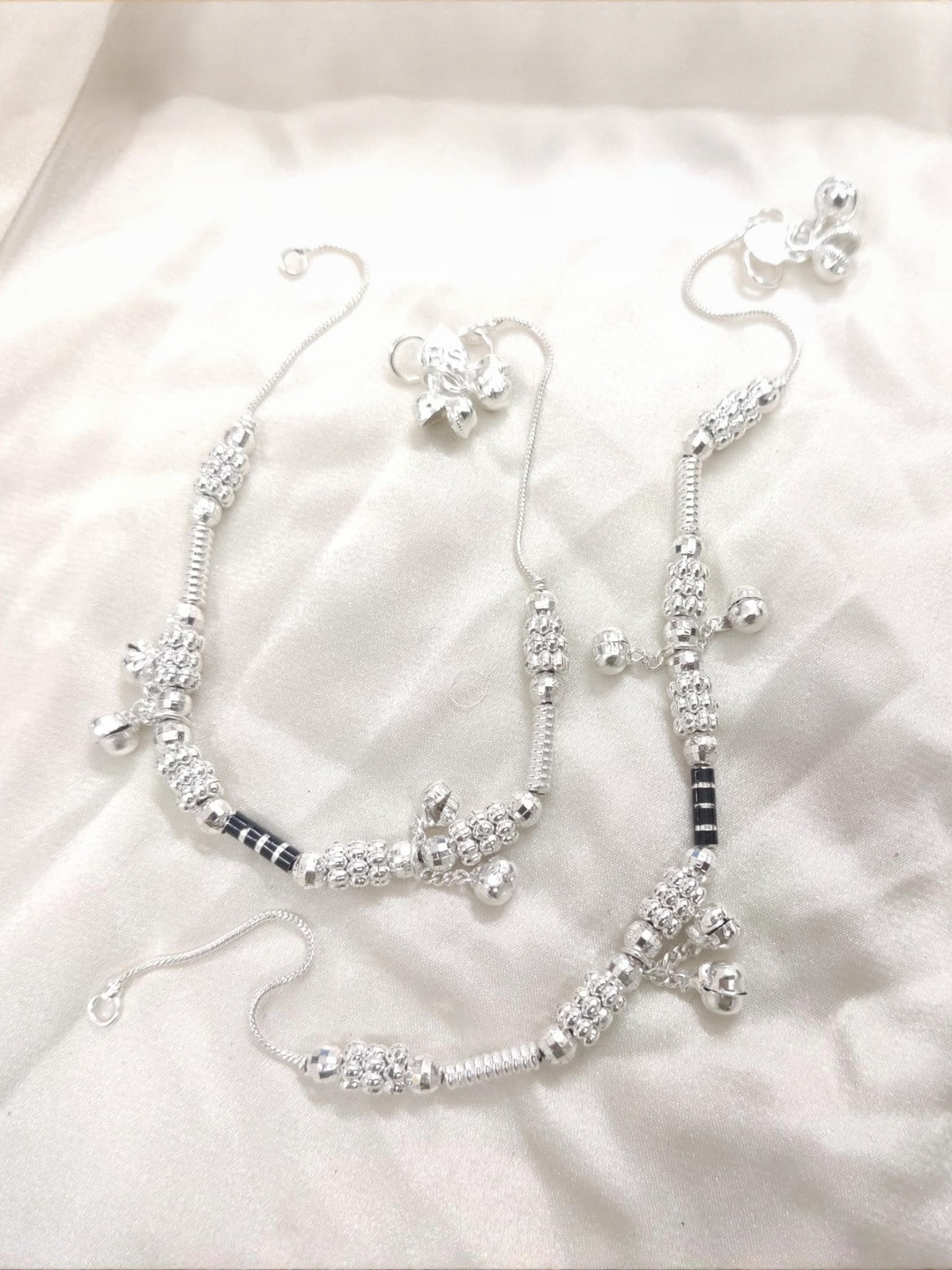 Lovemi Movements Women 2 Pcs Silver-Toned Chain Anklets