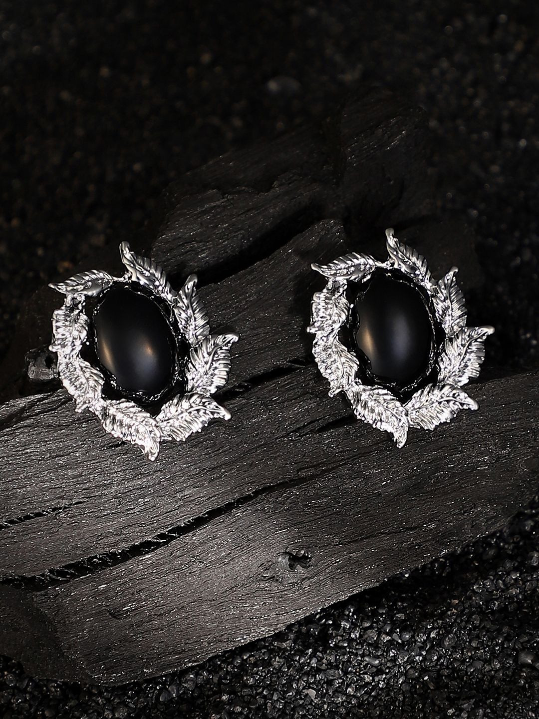 SOHI Silver-Plated Victorian-Foliage Studs Earrings