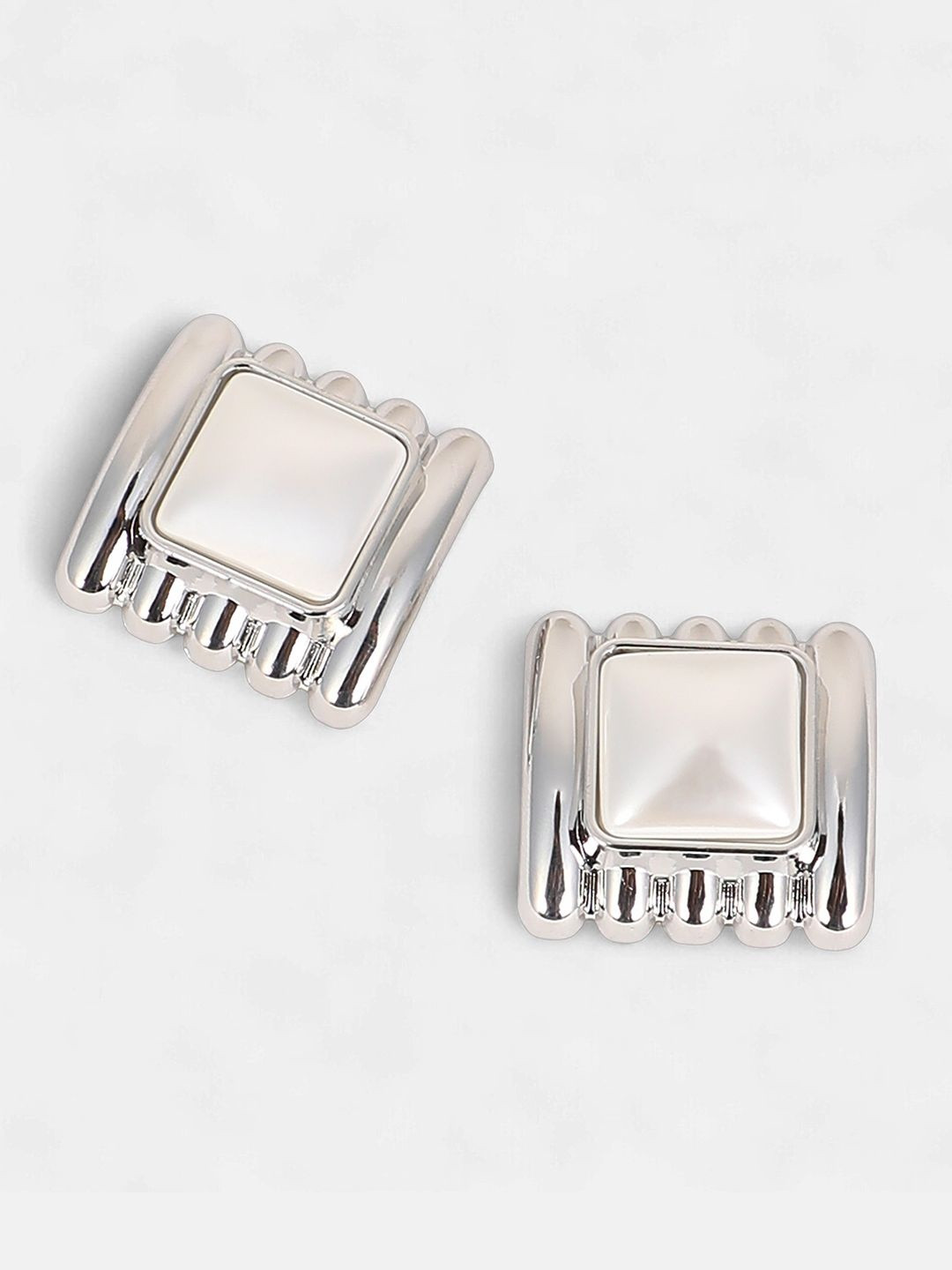SOHI Silver-Plated The Ribbed-Diane Pearls Beaded Contemporary Studs Earrings