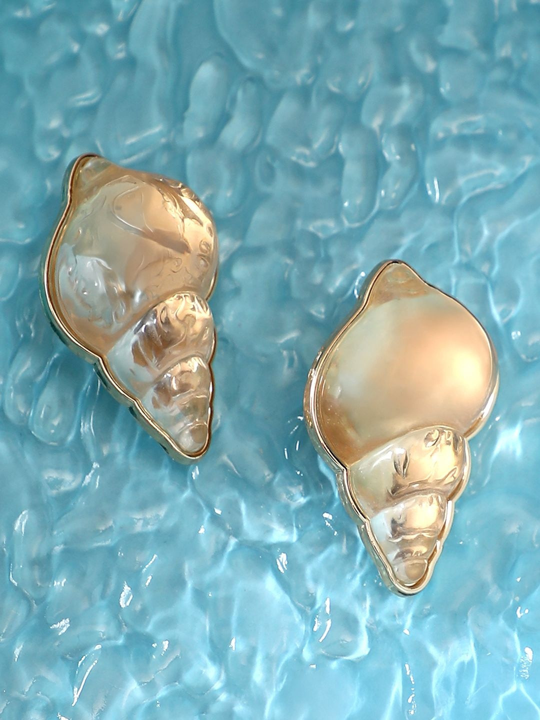 SOHI Gold-Plated Translucent-Conchiglia Statement Studs
