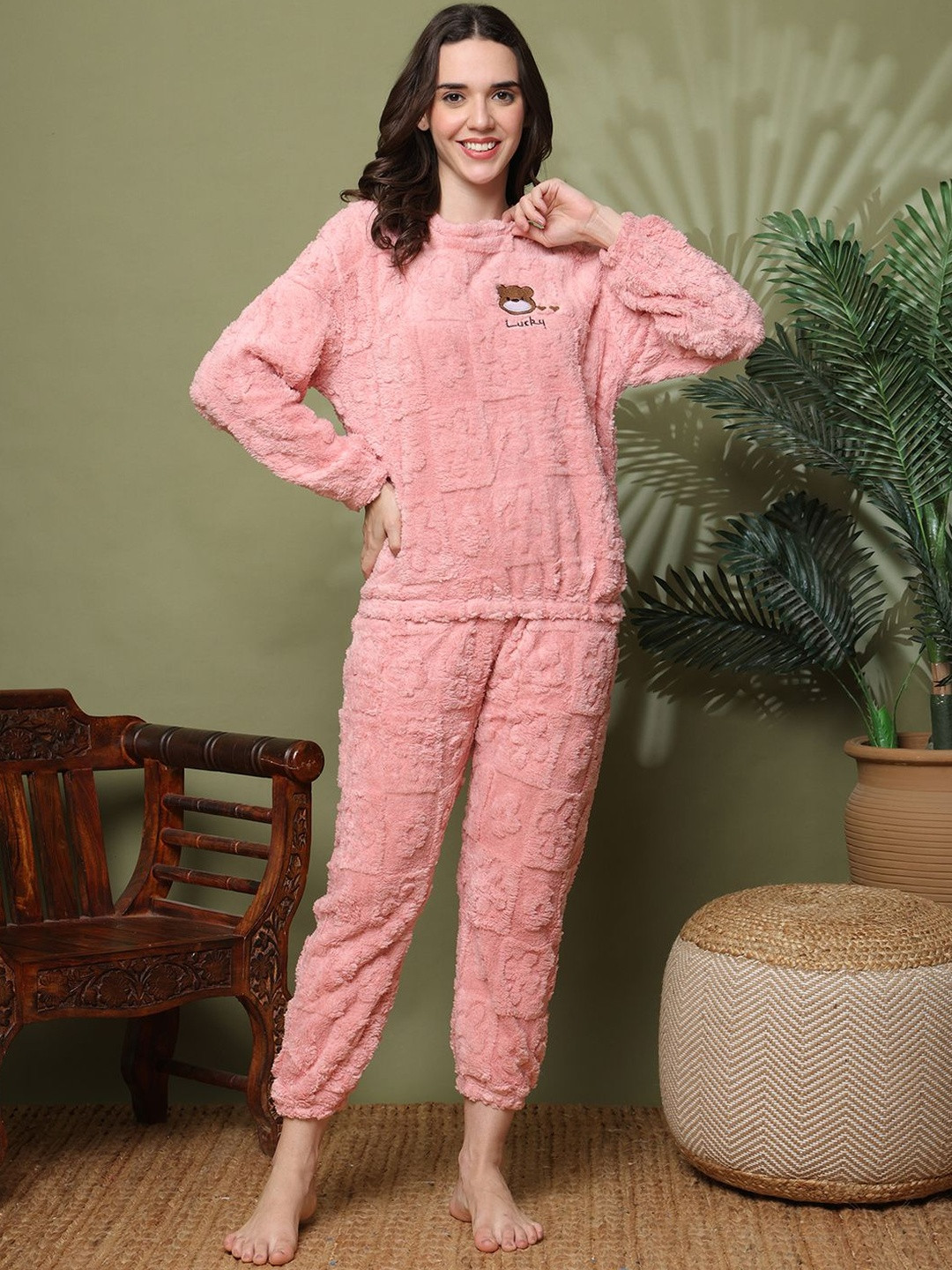 ETC Women Applique Detail Floral Self Design Fuzzy Pyjama Set