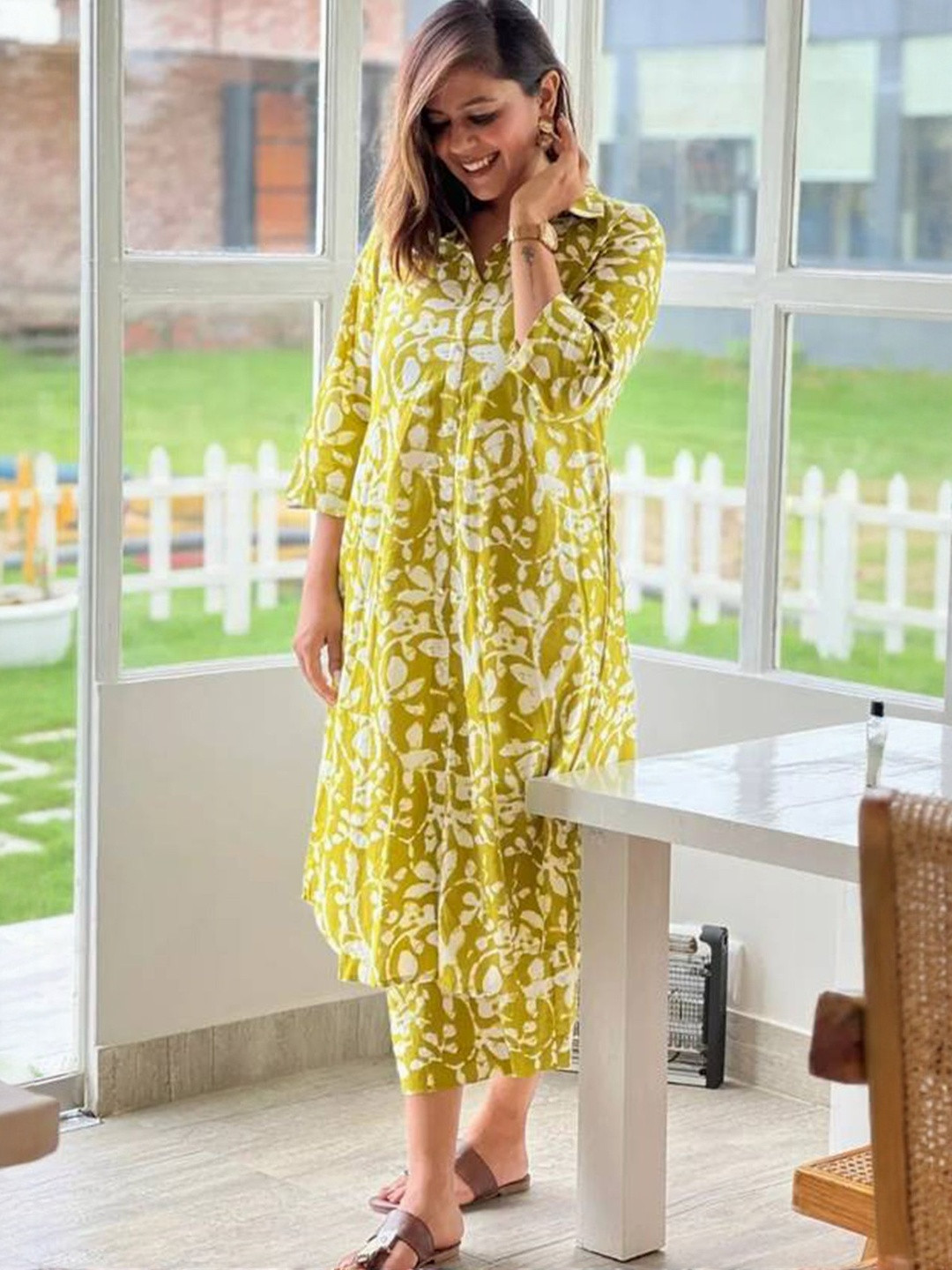 nirja Fab Women Floral Printed Regular Kurta with Trousers