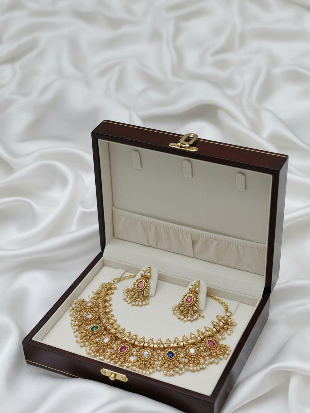 Crown Fabulous Jewellery Guttapusalu Jewellery Set