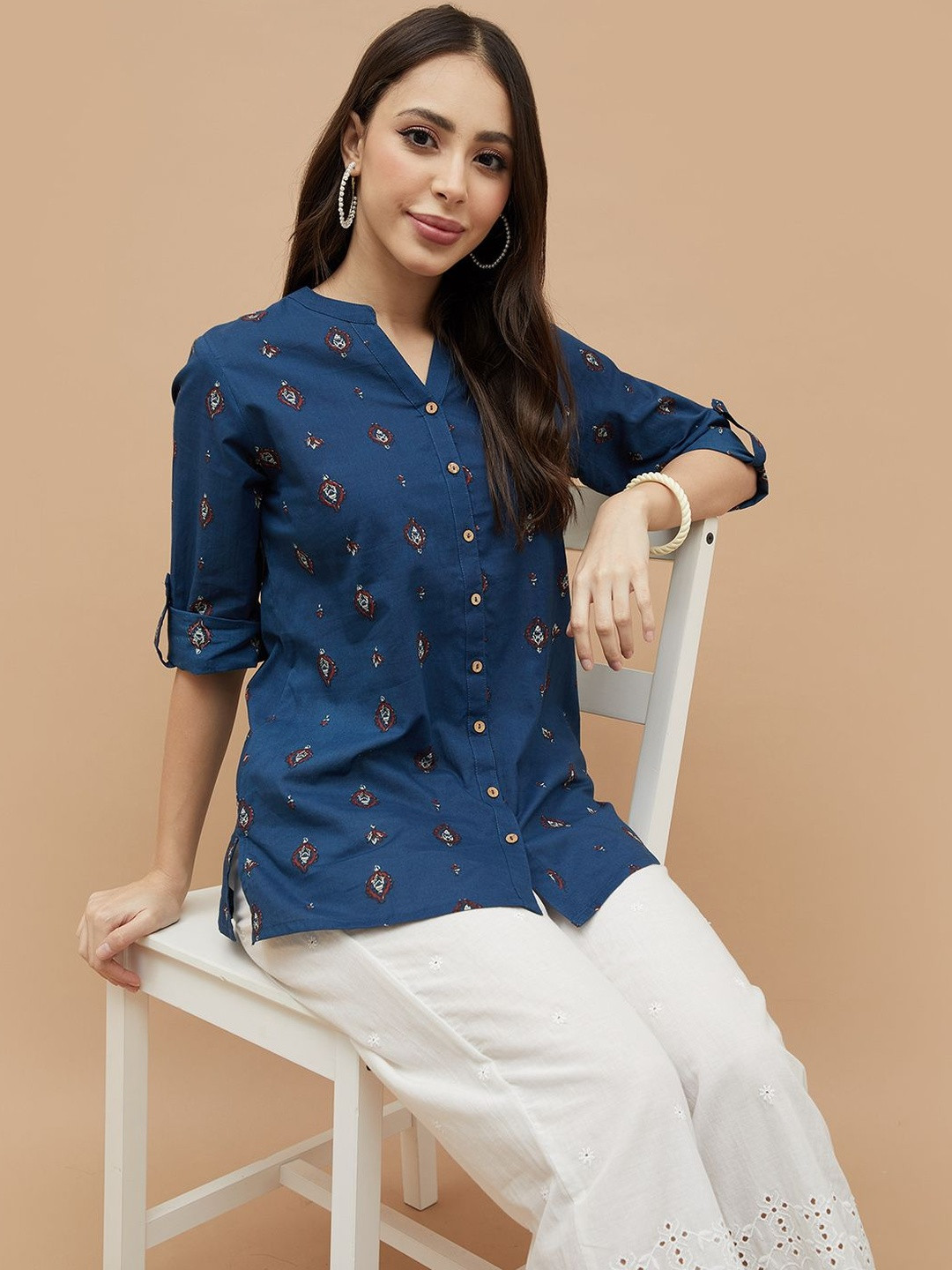 Melange by Lifestyle Women Floral Pure Cotton Side Slits Roll-Up Sleeves V-Neck  Kurti