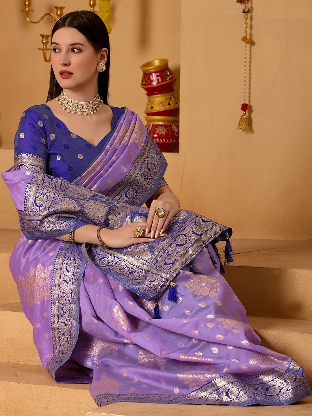 saretramall women Floral Woven Design Kanjeevaram Saree with Unstitched Blouse Piece