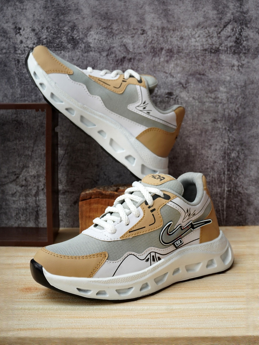 HIDA Men Synthetic Training or Gym Non-Marking Shoes