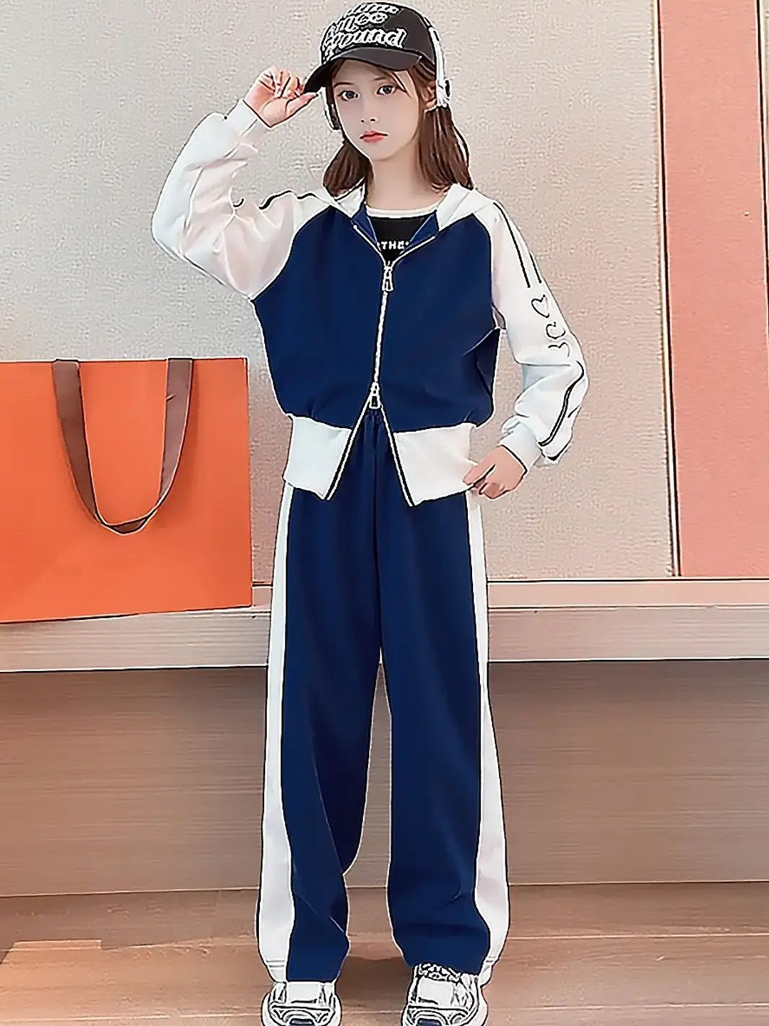 INCLUD Girls Heart Printed Hooded Zipper Jacket With Pant