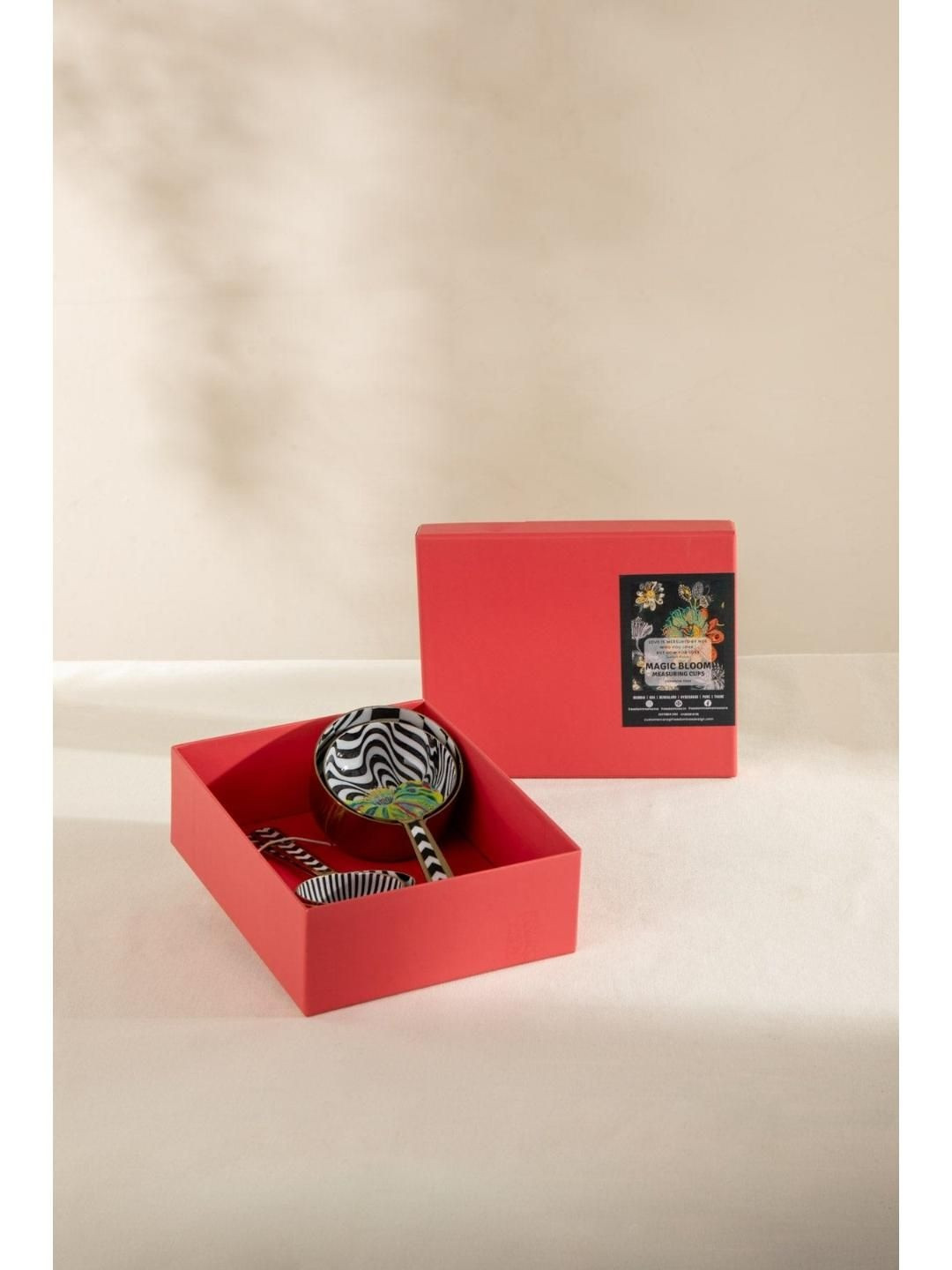 FREEDOM TREE Set Of 4 Magic Blooms Enamel Painted Steel Measuring Cup