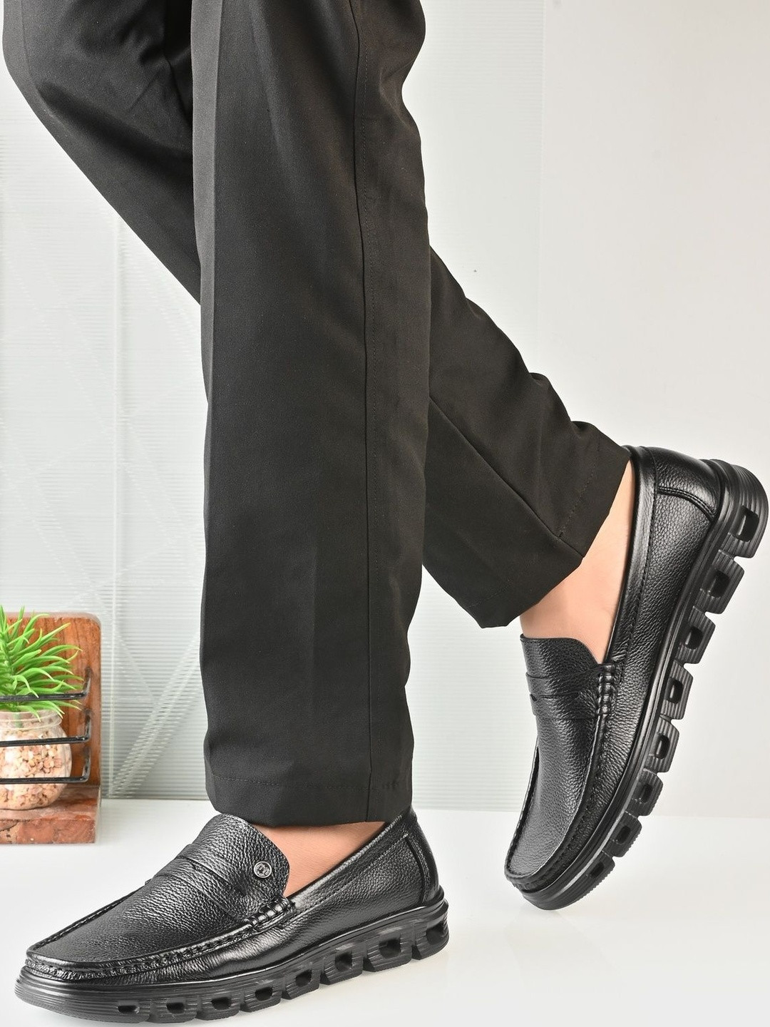 MONDAIN Men Textured Leather Everyday Loafers