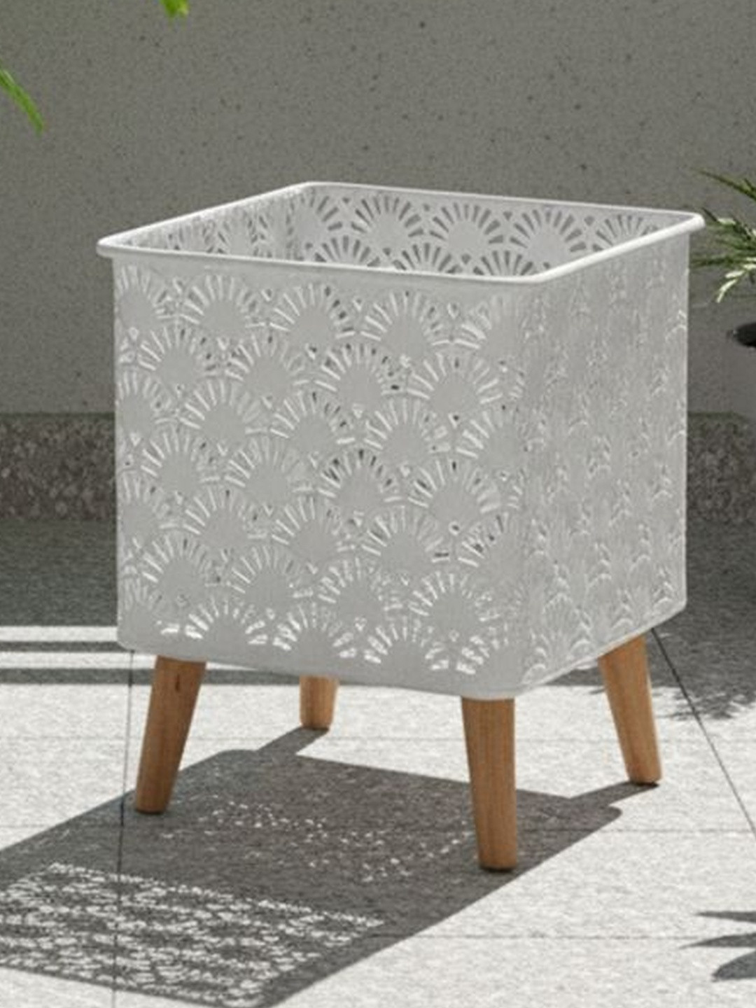 AARVI DECOR STUDIO White & Brown Mesh-Designed Freestanding Square Planter