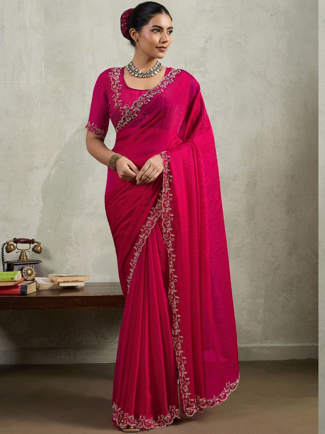 Smart Stree Embellished Border Velvet Saree With Blouse Piece