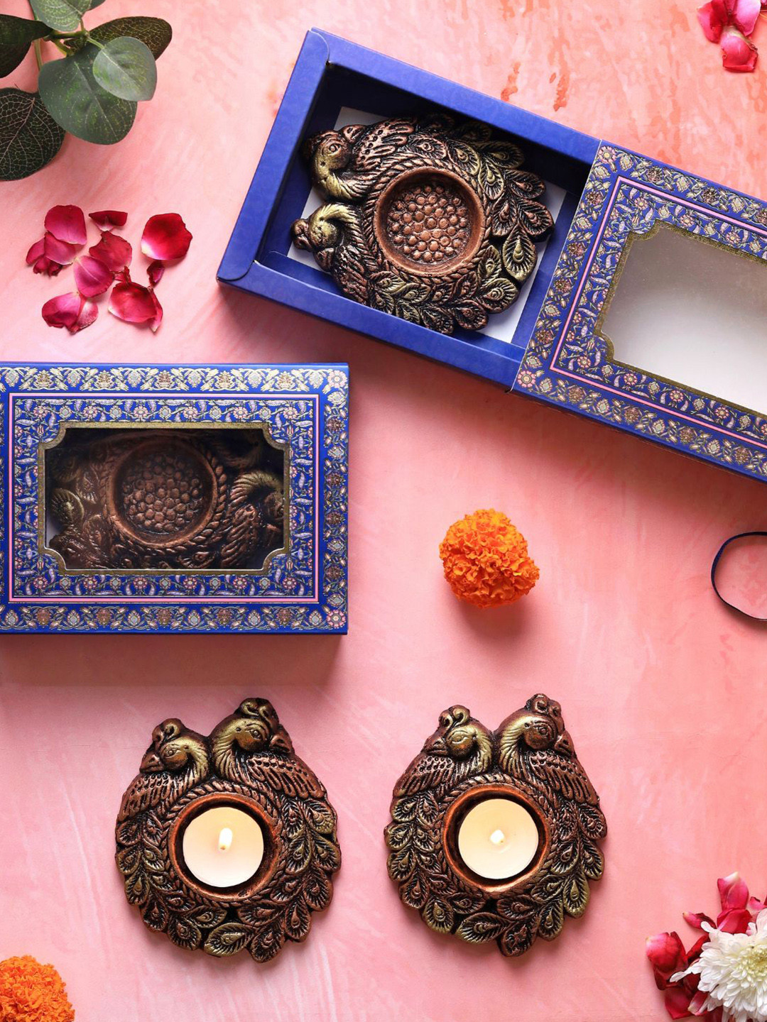 The handicraftian Bronze-Coloured & Gold-Toned 4 Pieces Textured Terracotta Candle Holders