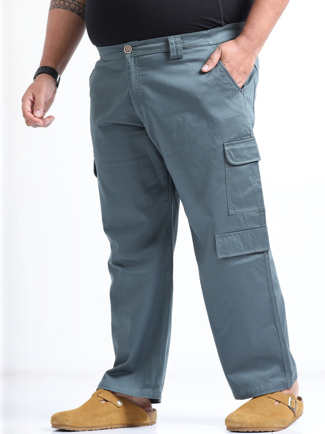 NEVER NEUD Plus Size Men Relaxed Fit Low-Rise Cargos Trousers with Button Closure