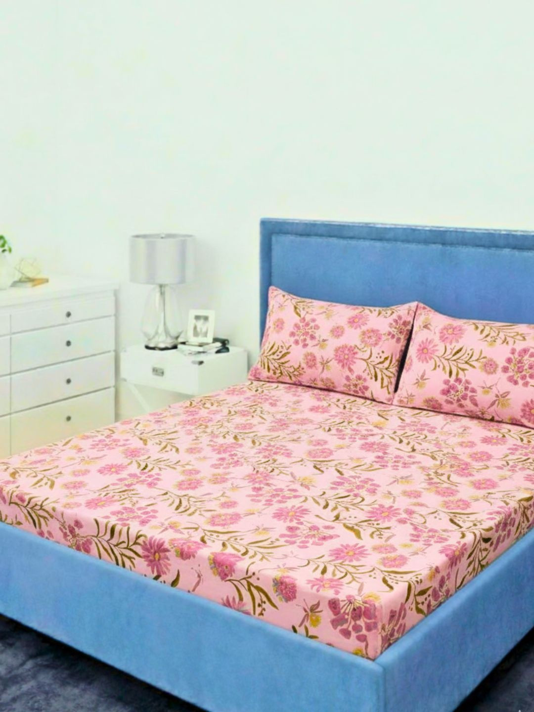 THE CONVERSION Pink Floral Print 200 TC King Bedsheet with 2 Pillow Covers