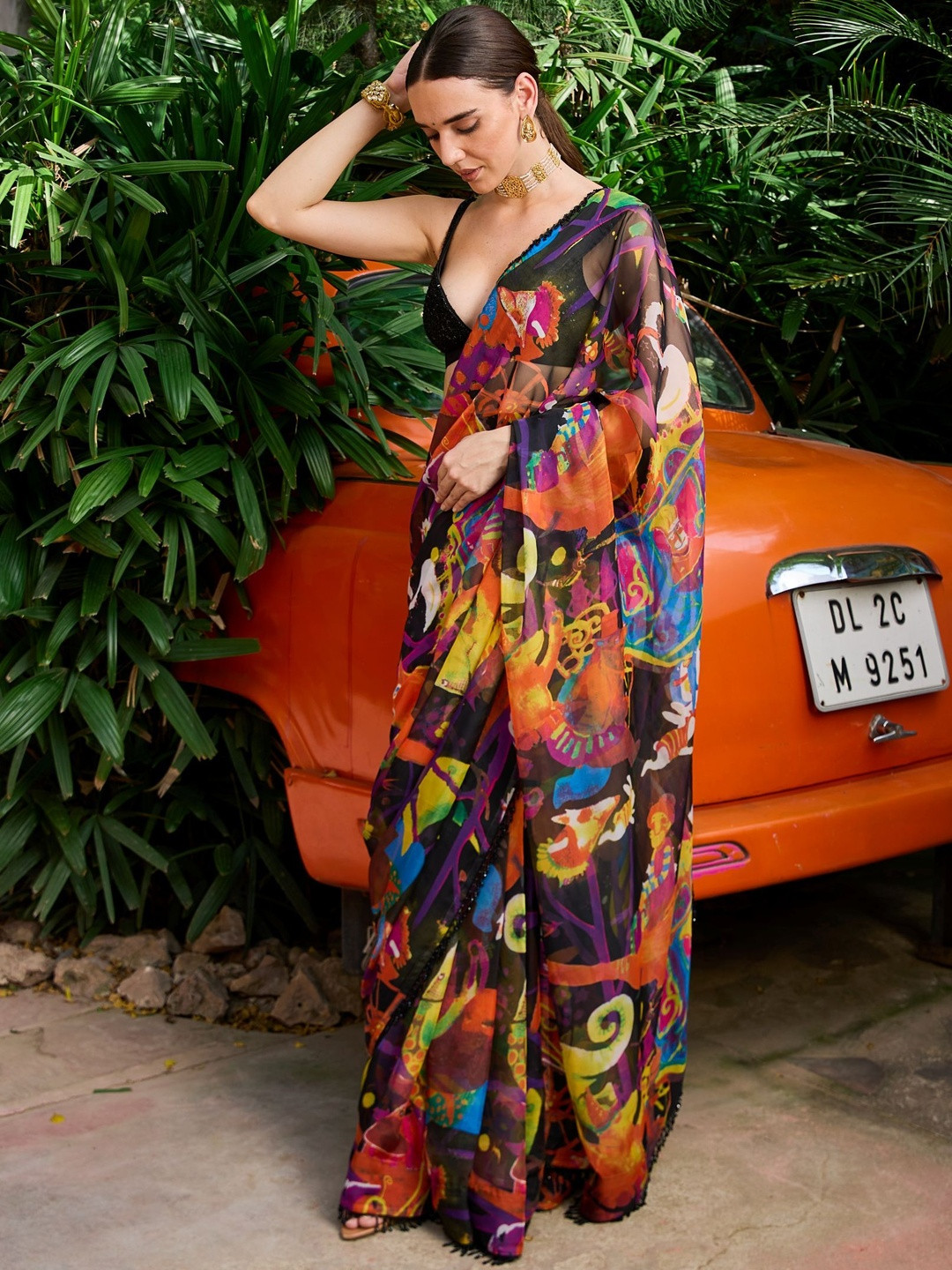 NEE DESIGNSS EIRA Floral Printed Saree With Matching Blouse