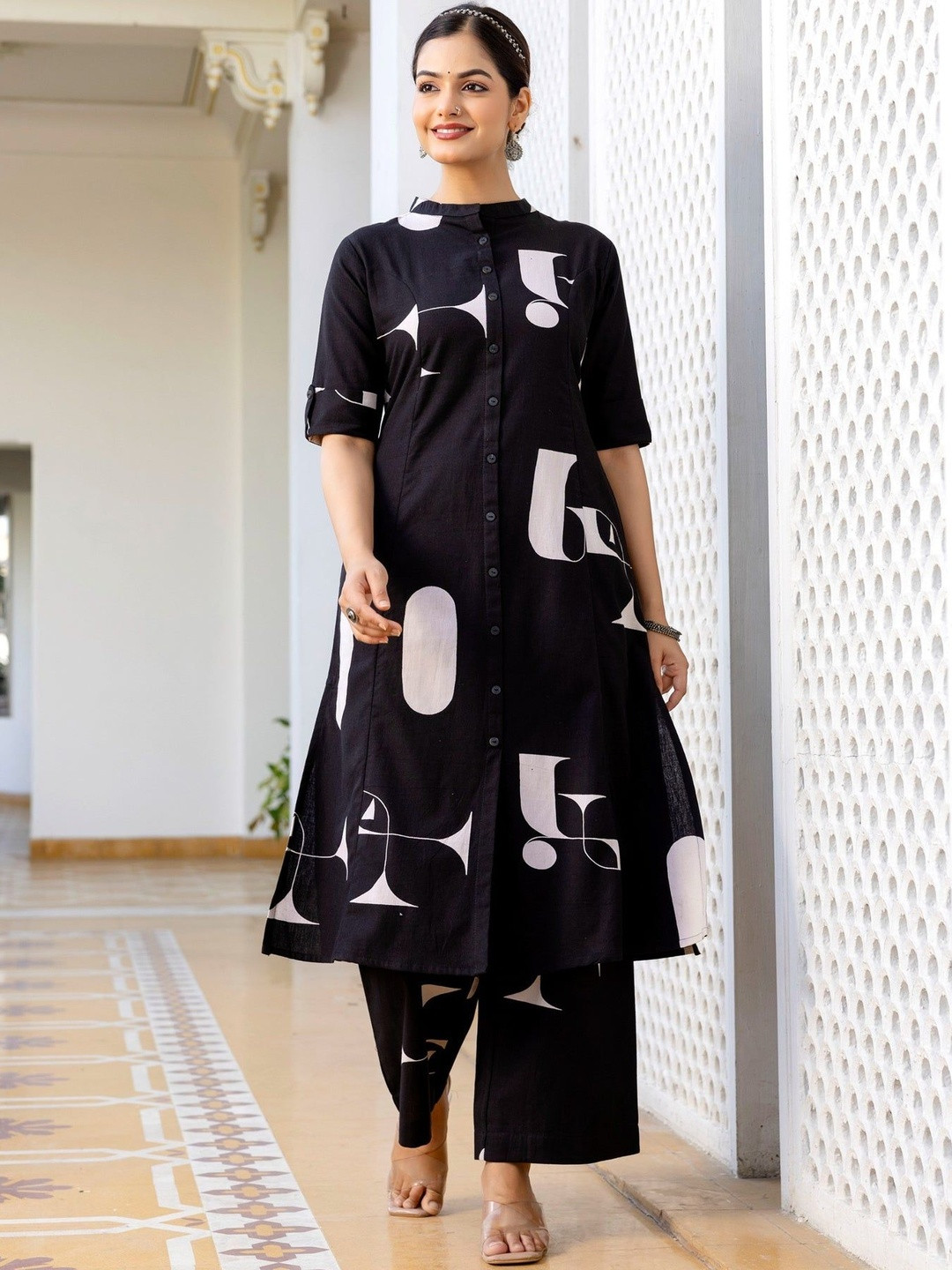 YAGNIK FASHION Abstract Printed Kurta With Palazzos