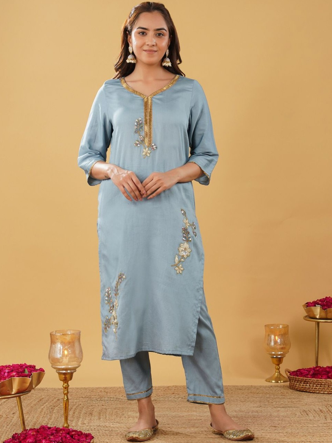 Zuri Women Silk Blend Embroidered Patch Work Kurta With Pant