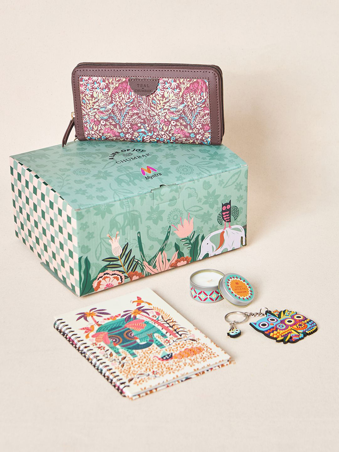 Chumbak Unisex Accessory Gift Set of Work & Wander Comes with a box