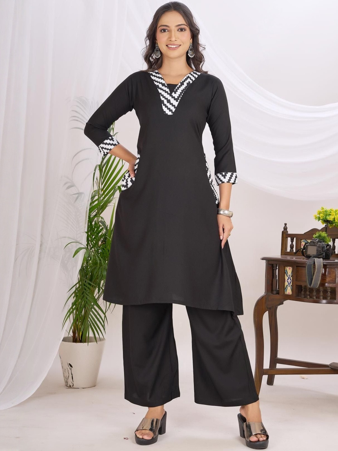 FULPARI Self Design Panelled V-Neck Pure Cotton A-Line Kurta With Palazzos