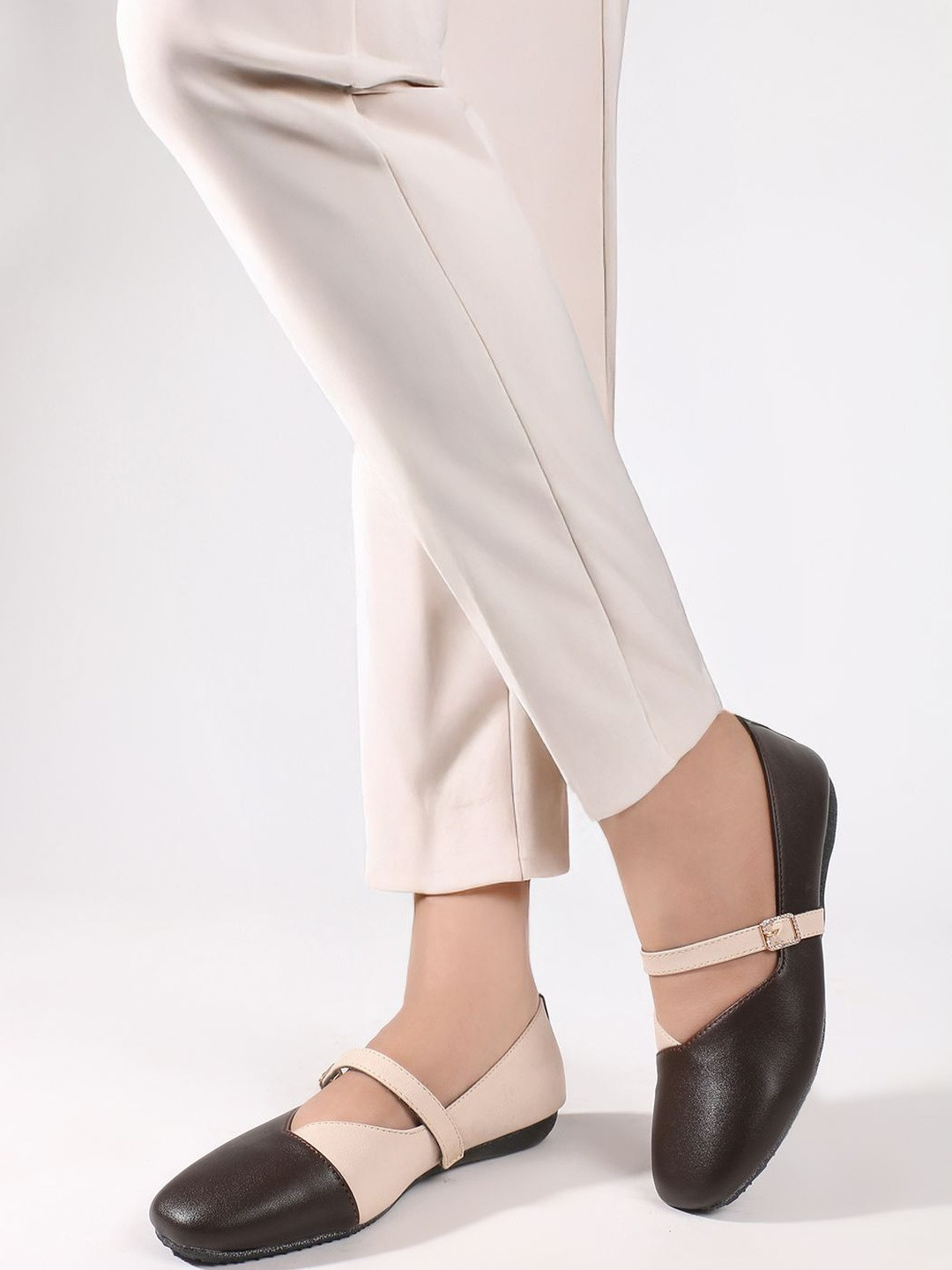 Chemistry Women Striped Dual-Tone Comfort Strapy Buckles Mary Janes Flats