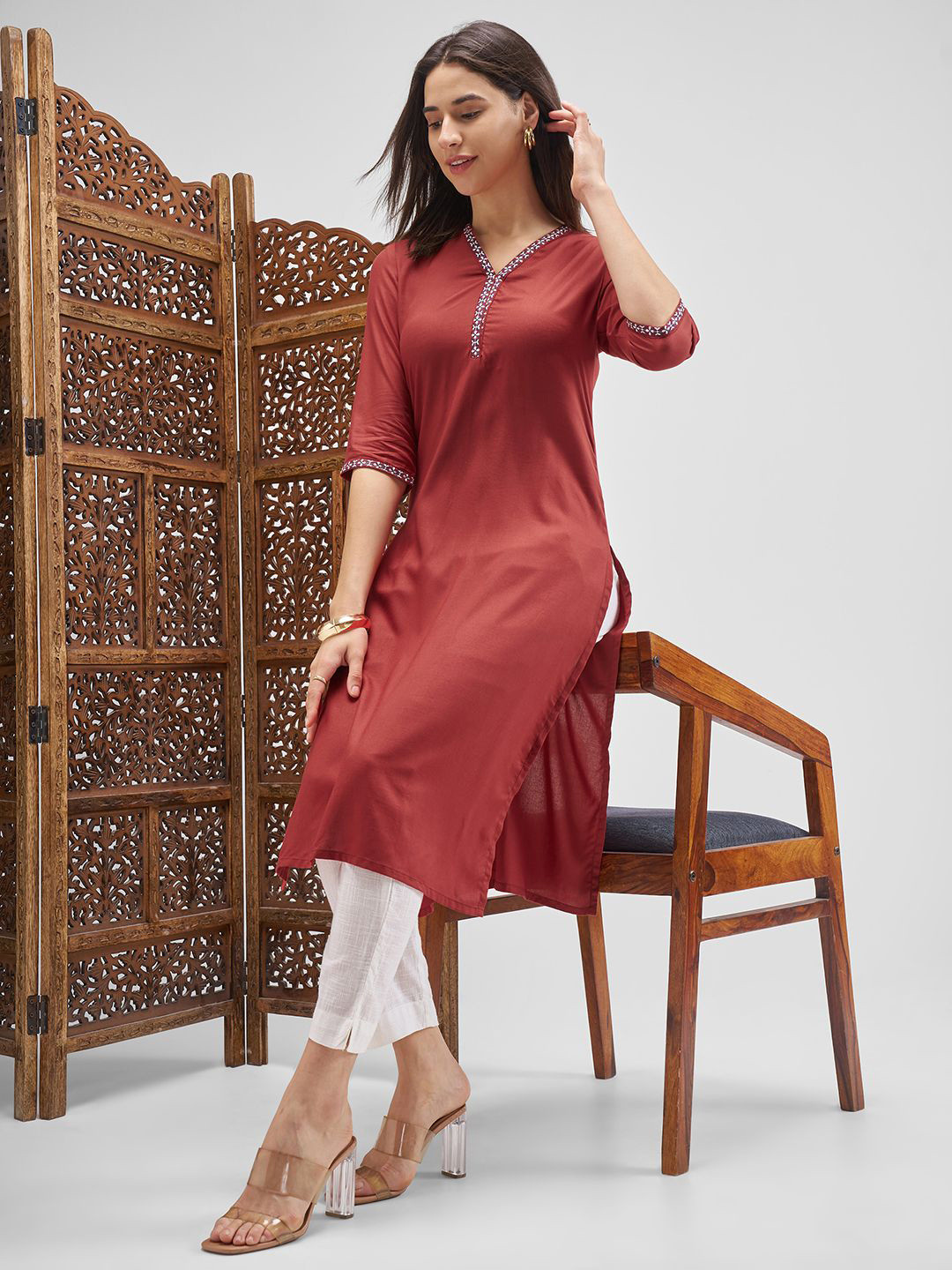 Vishudh V-Neck Three-Quarter Sleeves Straight Kurta