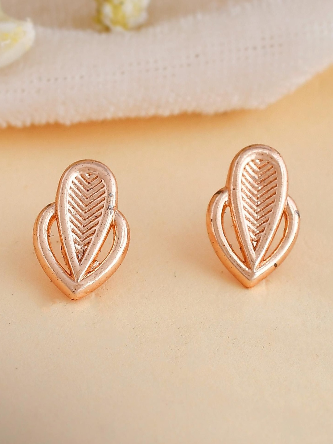 NAMAN ARTS Women Leaf Shaped Studs Earrings with Post and Back Closure