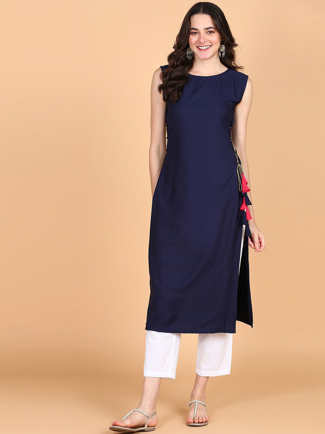 Aiza Collection Thread Work Round Neck Sleeveless Straight Kurta
