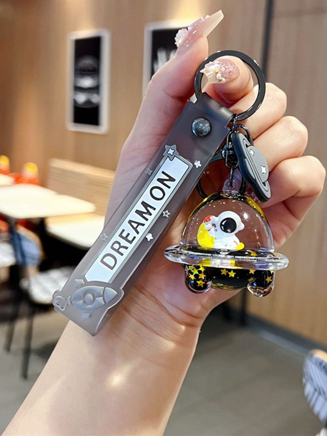 DEALSEVEN FASHION Unisex Ezliving Spaceman Key Chain