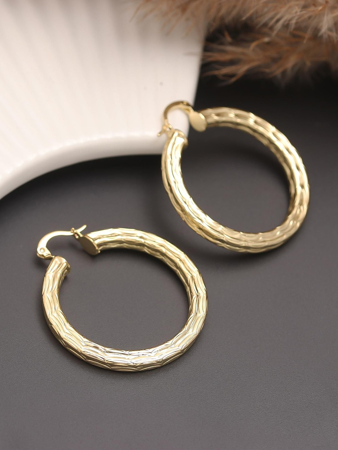 MAHTTAB Women Circular Hoop Earrings With Lever Back Closure