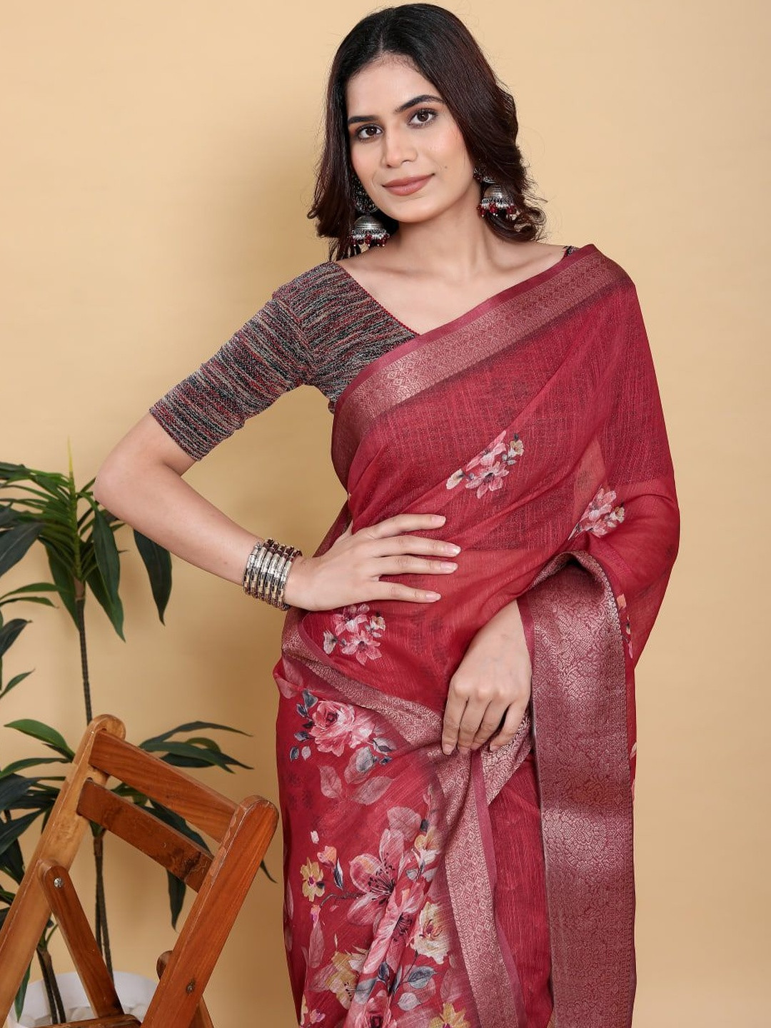 GAYATRI PATEL Floral Pure Linen Saree with Woven Design Border