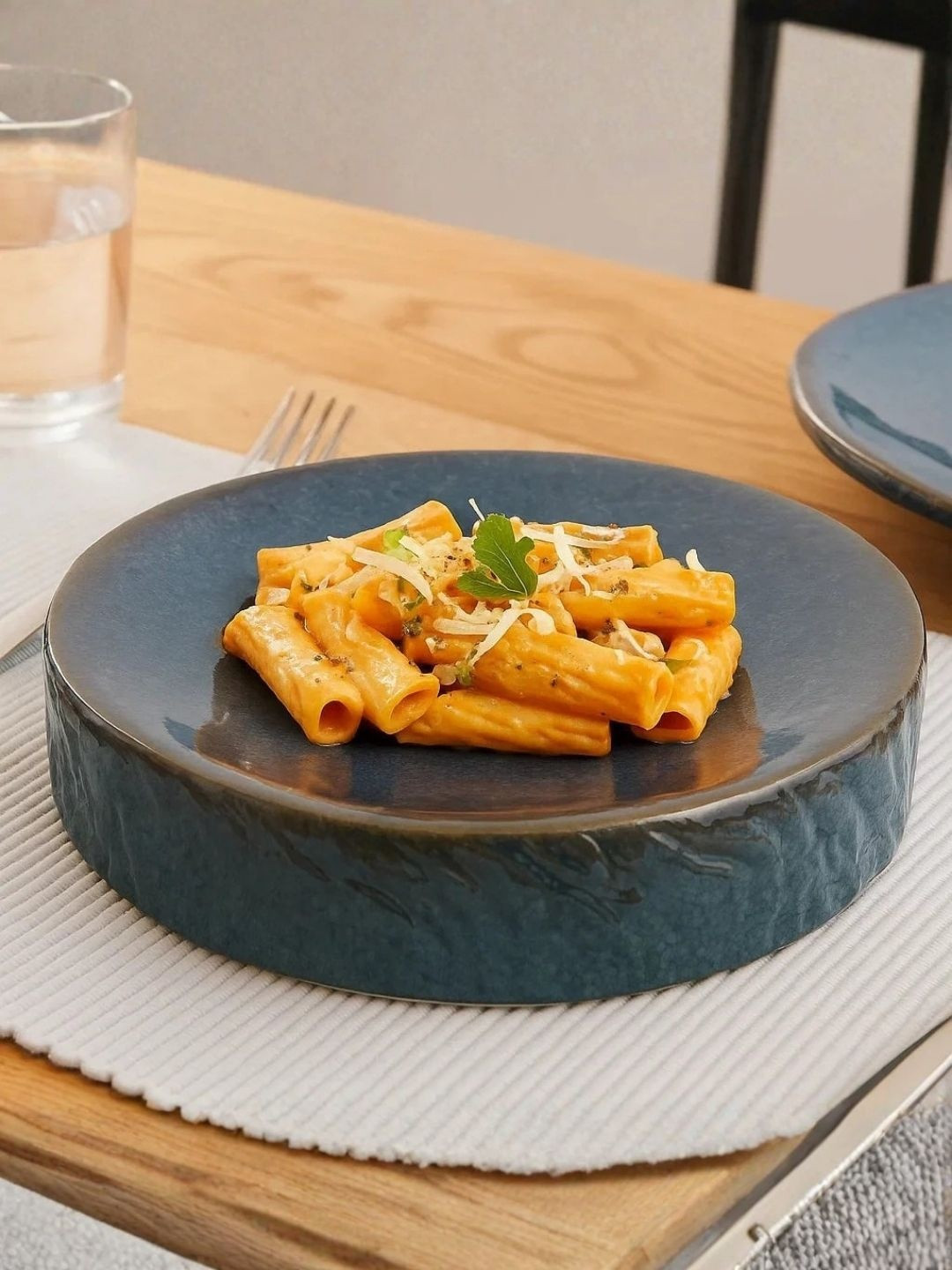 SMOKEY COCKTAIL Blue Elegant Round Stoneware Platter