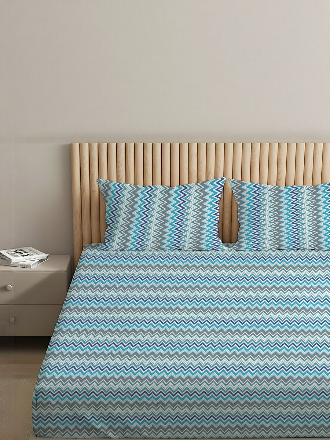 LIVSPACE Chevron 144 TC Super King Cotton Bedsheet with 2 Pillow Covers