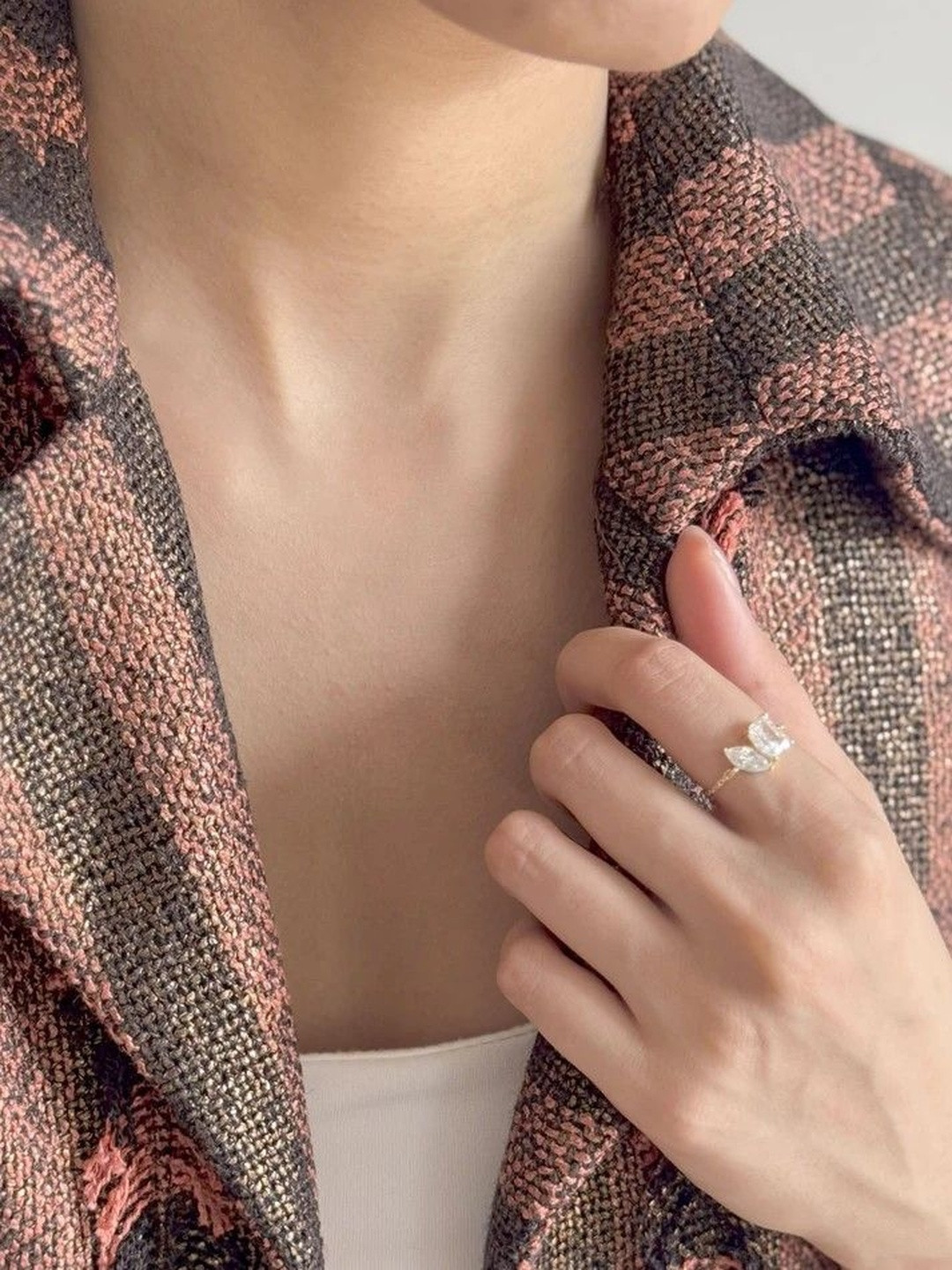 EZURR Sterling Silver Gold-Plated Crystal Studded Adjustable Chain Finger Ring