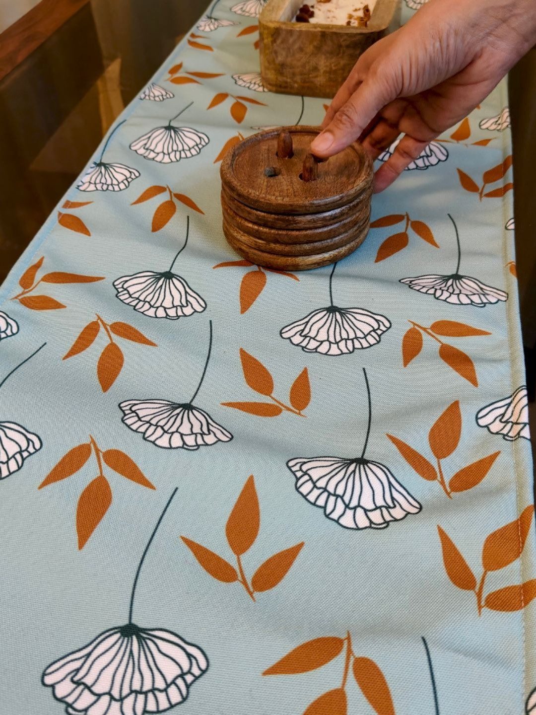 Akira Furnishings Green & White Printed Modern Dandelion Dinning Table Runner