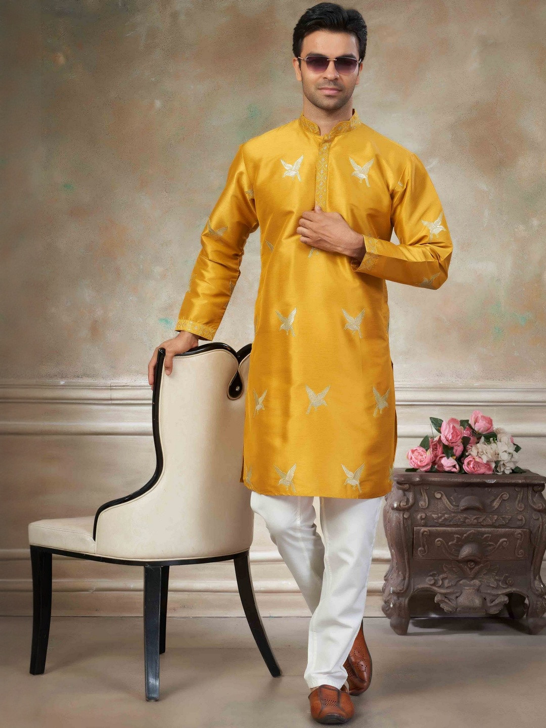House of Pataudi Men Birds Embroidered Thread Work Pure Silk Straight Kurta & Trousers