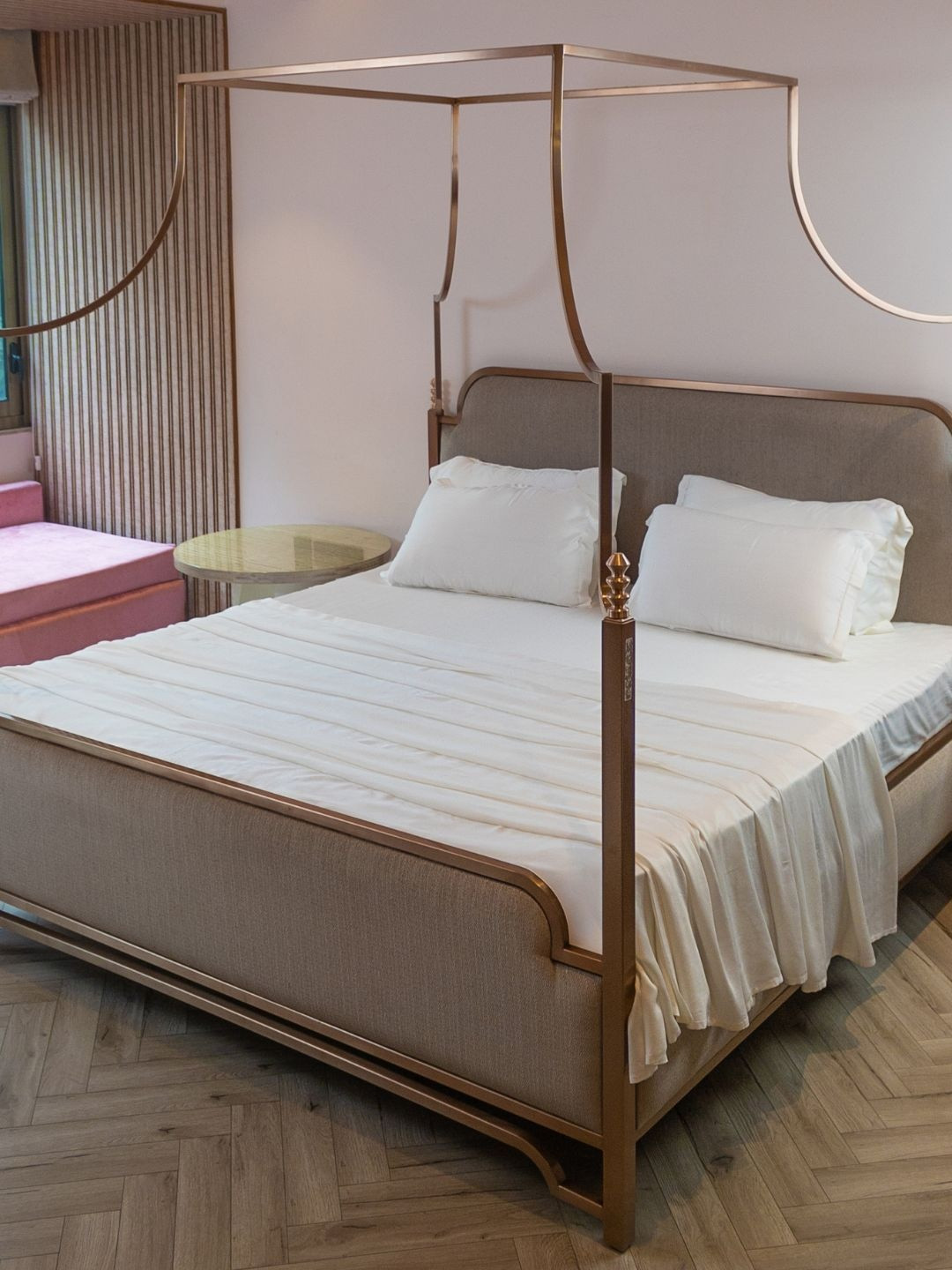 DEBAANS 300 TC Queen Bedsheet with 2 Pillow Covers - 2.2 m x 2.5 m