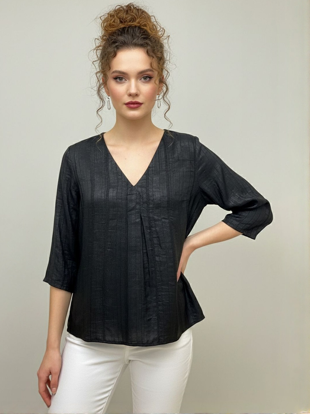Qurvii V-Neck Three-Quarter Sleeves Gathered Or Pleated Top