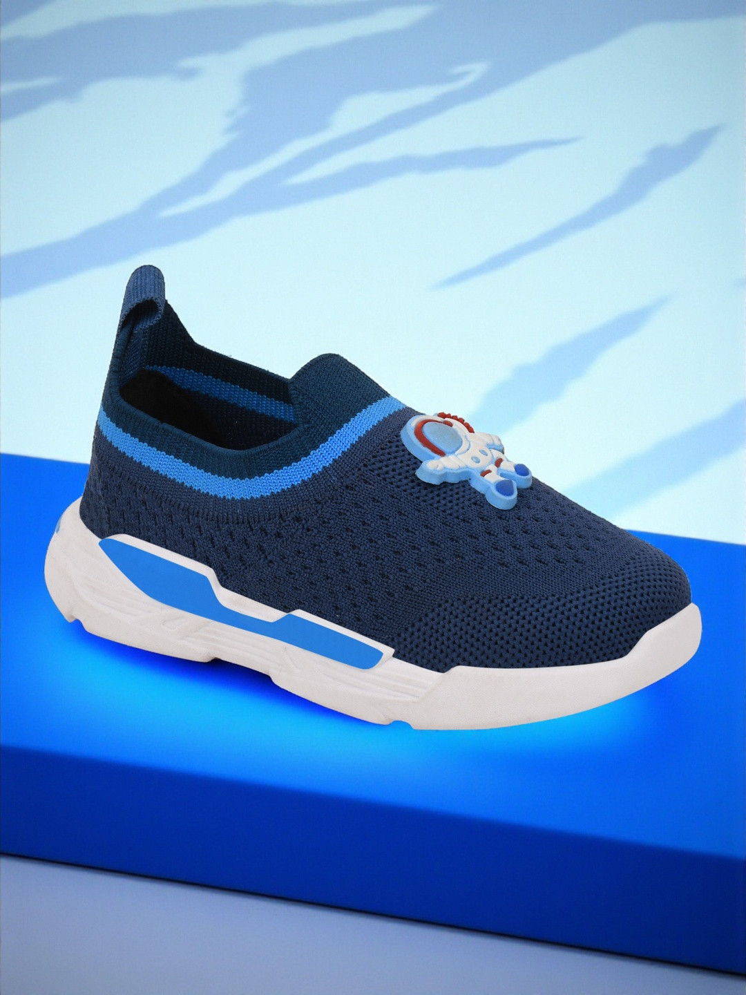 Trump Kids Textured Round Toe Contrast Sole Slip-On Sneakers