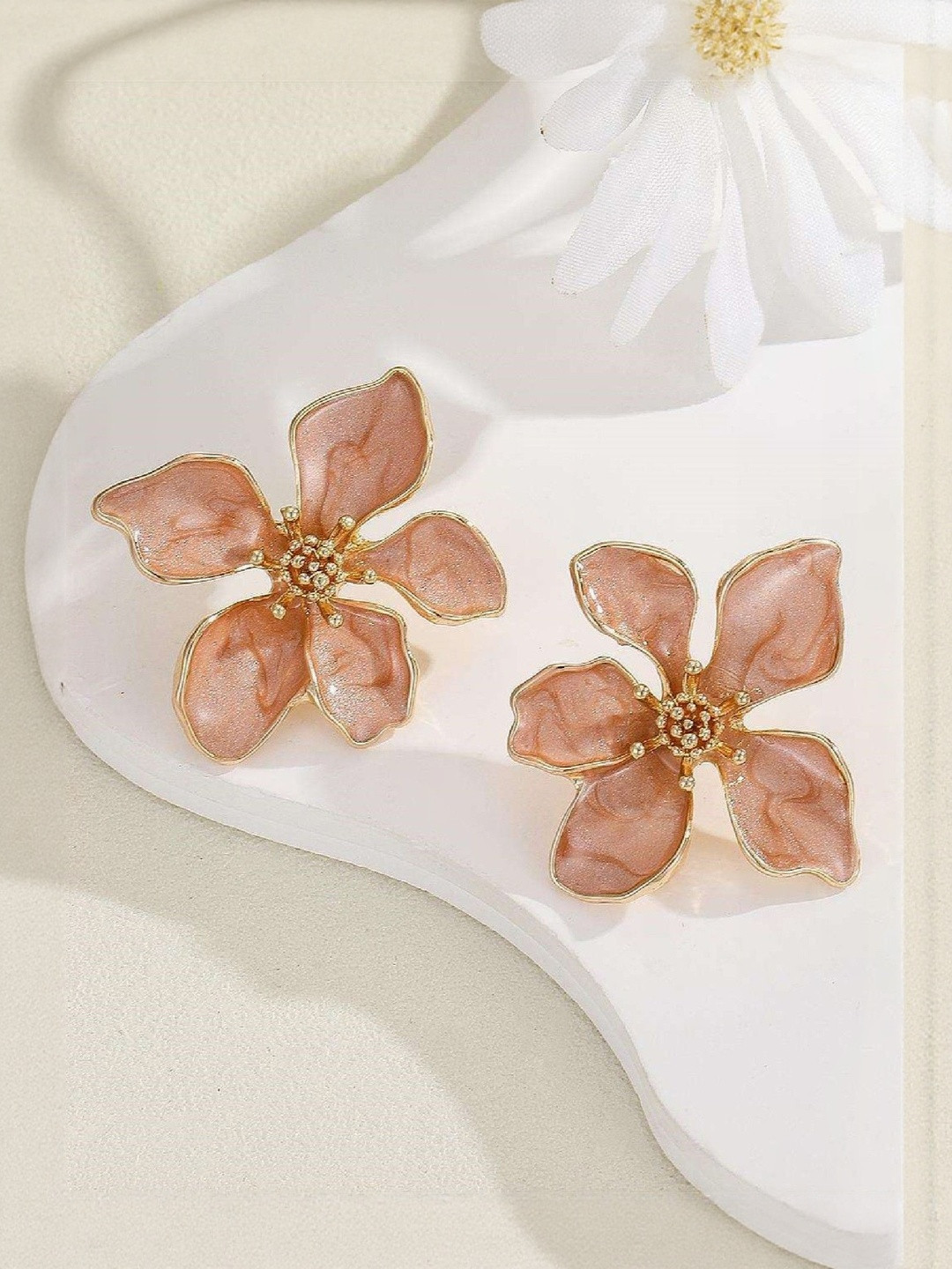 ISHKAARA Women Glossy Purple Petals Charm Stud Earrings